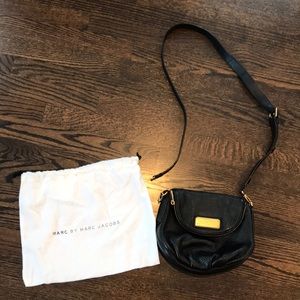 Marc Jacob crossbody bag include dust bag.